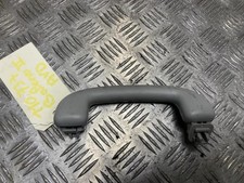 Poignee de maintien avant