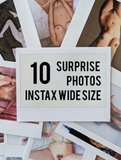 Photo de modèle nu Instax -