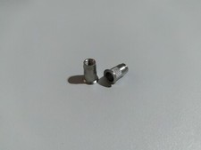 Ecrou à sertir inox M4 tête