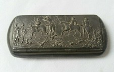 BOITE à priser TABATIERE étain XIXème Scène CHASSE à COURRE cheval CHIEN