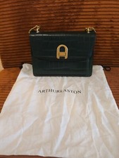 sac à main en cuir vert ,Arthur et Aston.