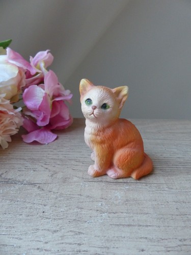 Figurine chat assis aux - , yeux