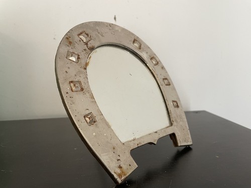 Miroir fer cheval - à, le