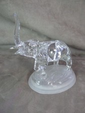 ELEPHANT en cristal. Trompe