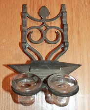 ancien encrier avec enclume et