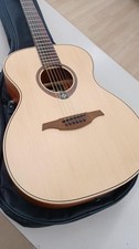 Guitare acoustique LAG GUITARS