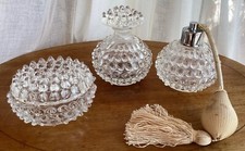 ENSEMBLE SALLE DE BAIN - NECESSAIRE DE TOILETTE - VERRE MOULÉ - ART DECO