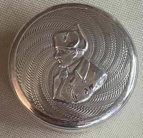 Petite boîte ronde vintage