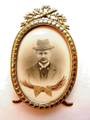 Cadre médaillon ovale