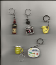 5 Porte clé bouteilles  Apéritifs St Raph, Rhum, Berger ...