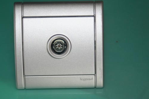Legrand sagane prise 84370 - sagane,