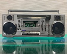 Lecteur cassette radio rétro SANYO MR-V8 AM FM stéréo d'occasion avec étui