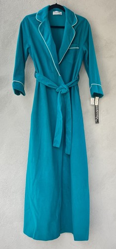 Nwt vassarette velvelour robe - vassarette,