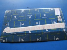 Enjoliveur de vitre de custode