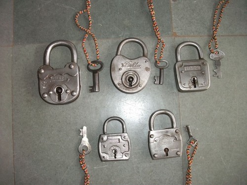 Pièces cadenas anciens - pièces,