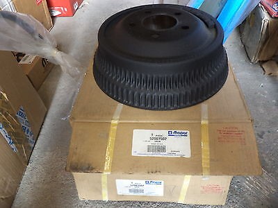 Z239 lot tambour - lot, jeep
