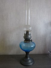 lampe a petrole en verre bleu