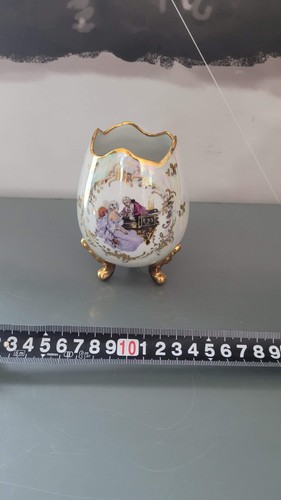 Magnifique oeuf tripode vase