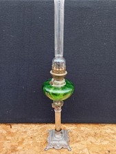 Ancienne Lampe A Pétrole Sur