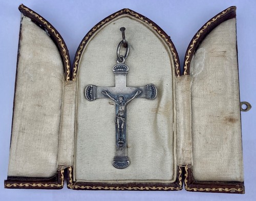 Pendentif croix reliquaire