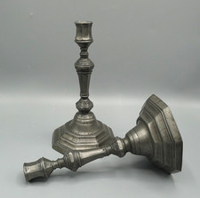 Paire de bougeoirs Louis XV en étain, XIXème siècle