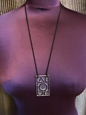 sautoir collier pendentif rectangulaire  LALIQUE Caroline Najman pour Nocibé