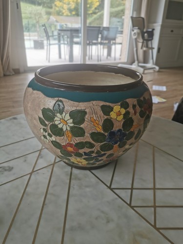Grand cache pot signé - , j