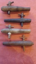 4 anciens robinets de tonneau