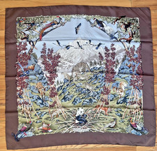 HERMÈS Carré en soie modèle