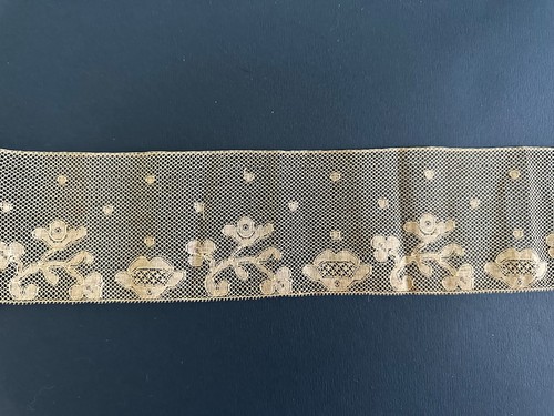 Ancienne dentelle fine sur