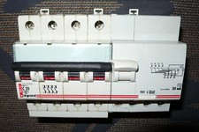 DISJONCTEUR DIFFERENTIEL