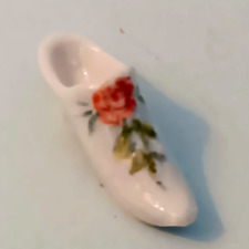 Fève ancienne GROS SABOT  fleur orange Long. 3.2cm Porcelaine émail