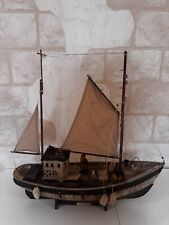 MaquettE  DE Bateau   Ancien Chalutier  de pêche en BOIS