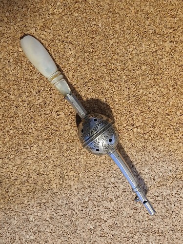 Ancien hochet sifflet - , en