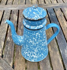 Ancienne Cafetière en tôle
