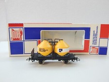 UN WAGON CIMENTIER JAUNE A ESSIEUX CIMENT FRANCAIS JOUEF HO EN BOITE BBR