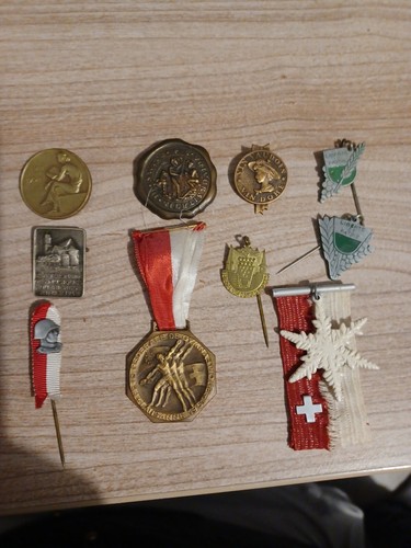 Lot broches et epingle - de,