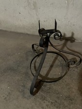 Trépied en fer Forgé de couleur noire