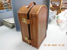 Malle cabine en cuir pour poupée par BONEKA ( modele moyen )