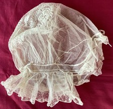 coiffe régionale ancienne en tulle brodé