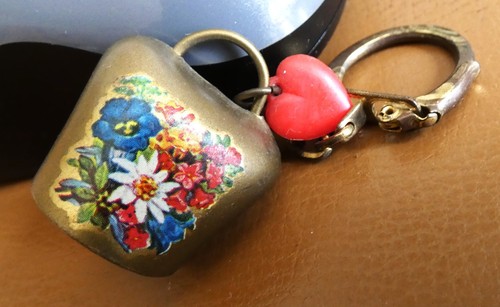 Ancien porte clé clochette - porte,