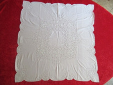 MAGNIFIQUE ANCIENNE NAPPE A THE BRODEE et AJOUREE en COTON BLANC - 80 x 80 cm