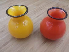 Jolie paire d'anciens vases en pâte de verre 1 orange 1 jaune