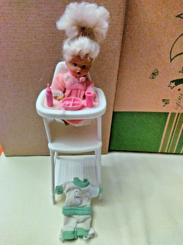 Petite poupée chaise haute - petite,