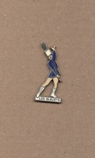 pin's majorette - twirling baton les Bleuets (base argentée) hauteur: 3,5 cm