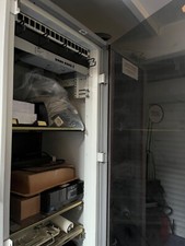 armoire informatique vitree