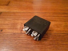 Relais AUDI / VW n° 393 OEM 4B0919471A  4B0 919 471 A HELLA 5KG006568-05