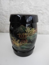 Ancienne boite en bois laqué