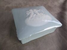 BELLE BONBONIERE en porcelaine de THARAUD, LIMOGES.