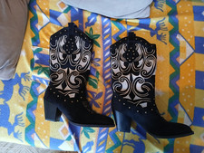 PAIRE BOTTES NOIRES TAILLE 37 COMME NEUVES